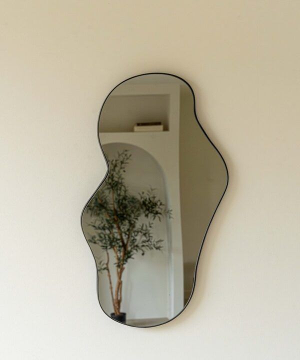 Indore Home - Spiegel Troas - organische vorm - asymmetrisch - wandspiegel - 60cm - zwart