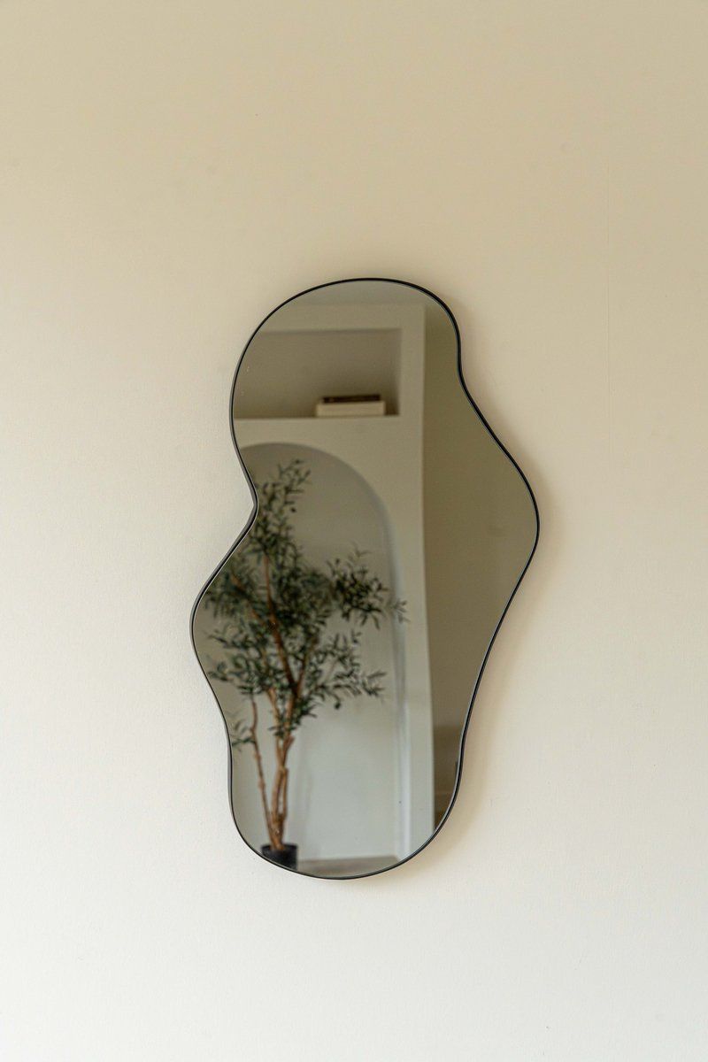 Indore Home - Spiegel Troas - organische vorm - asymmetrisch - wandspiegel - 60cm - zwart