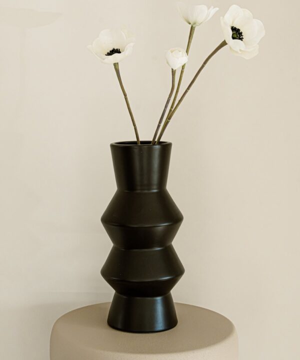 Vaas Evi – zwart – aardewerk – rond – 26cm