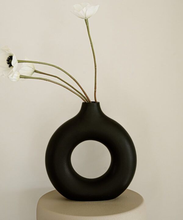 Indore Home - Donut Vaas Hol - Rond Large - Bloemenvaas - Nordic - Woonkamer Decoratie - Vaas Zwart - 21,5 cm