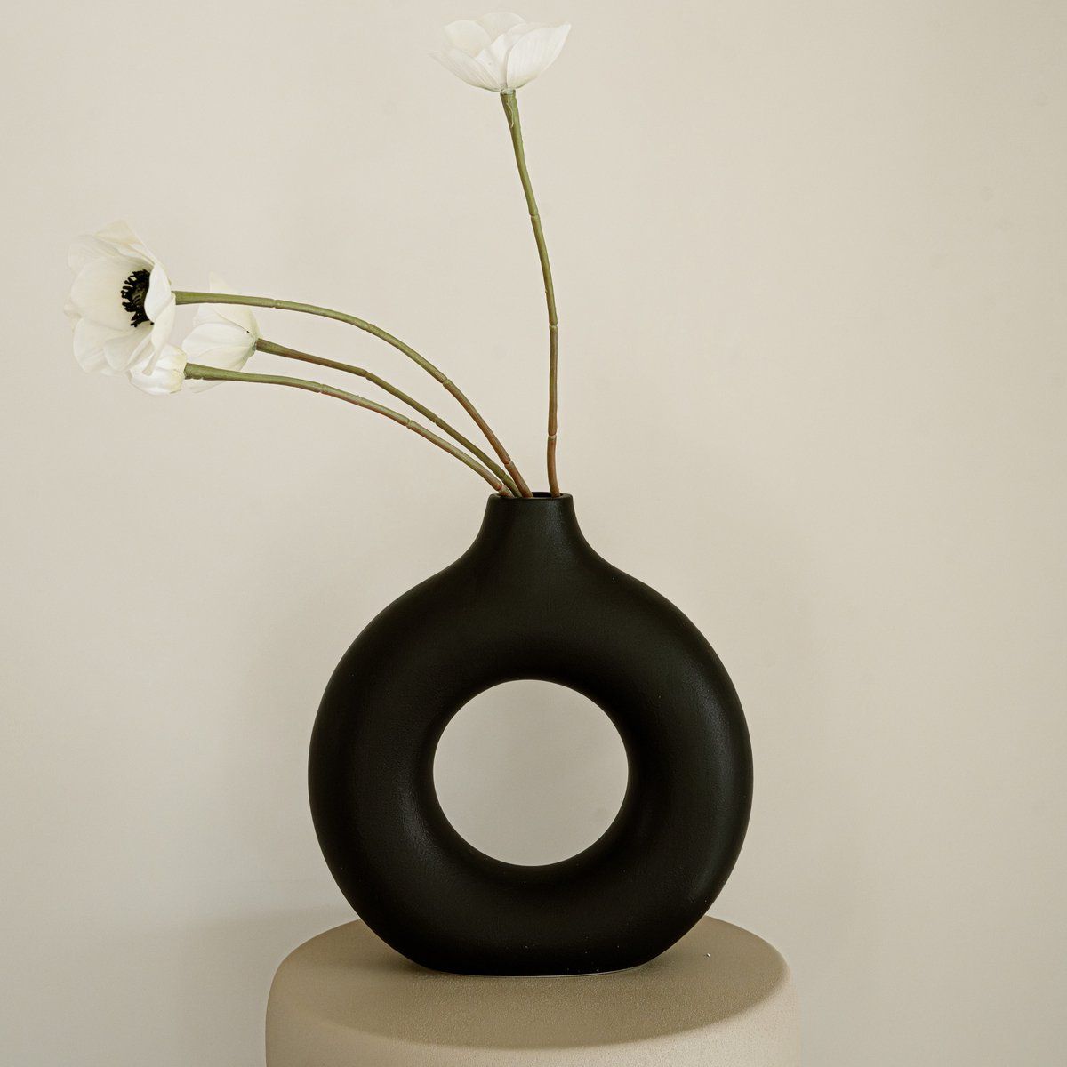 Indore Home - Donut Vaas Hol - Rond Large - Bloemenvaas - Nordic - Woonkamer Decoratie - Vaas Zwart - 21,5 cm