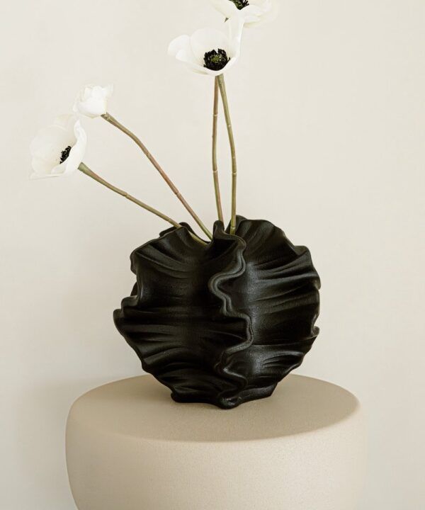 Indore Home - Coral vaas M - Vaas keramiek - Decoratieve accessoires - Zwart