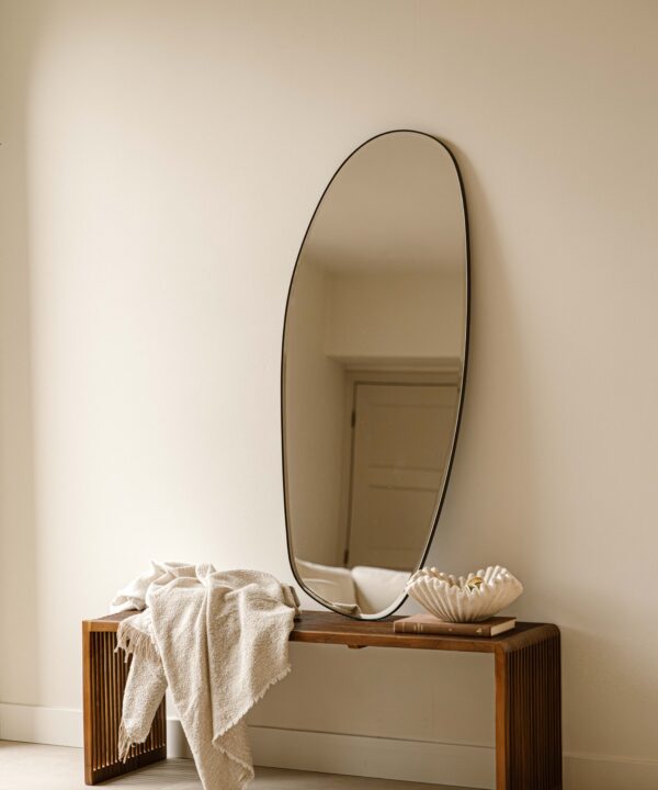 Indore Home - Spiegel Belle - Organische vorm - Zwart - 120cm x 50cm