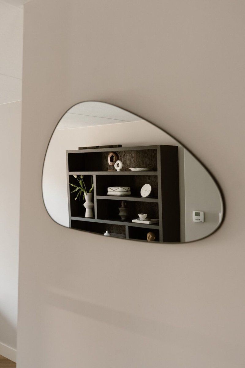 Spiegel Roosie- organische vorm - asymmetrisch - wandspiegel - 80cm - zwart - Afbeelding 3