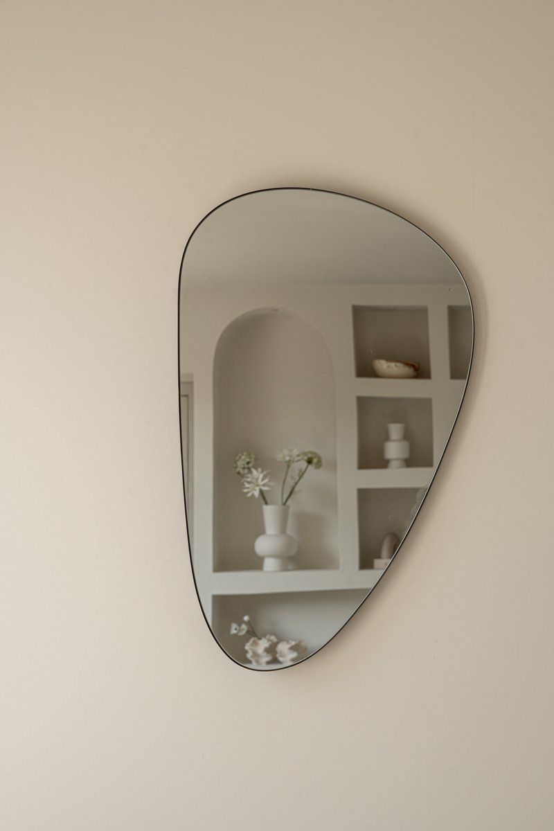 Spiegel Roosie- organische vorm - asymmetrisch - wandspiegel - 80cm - zwart